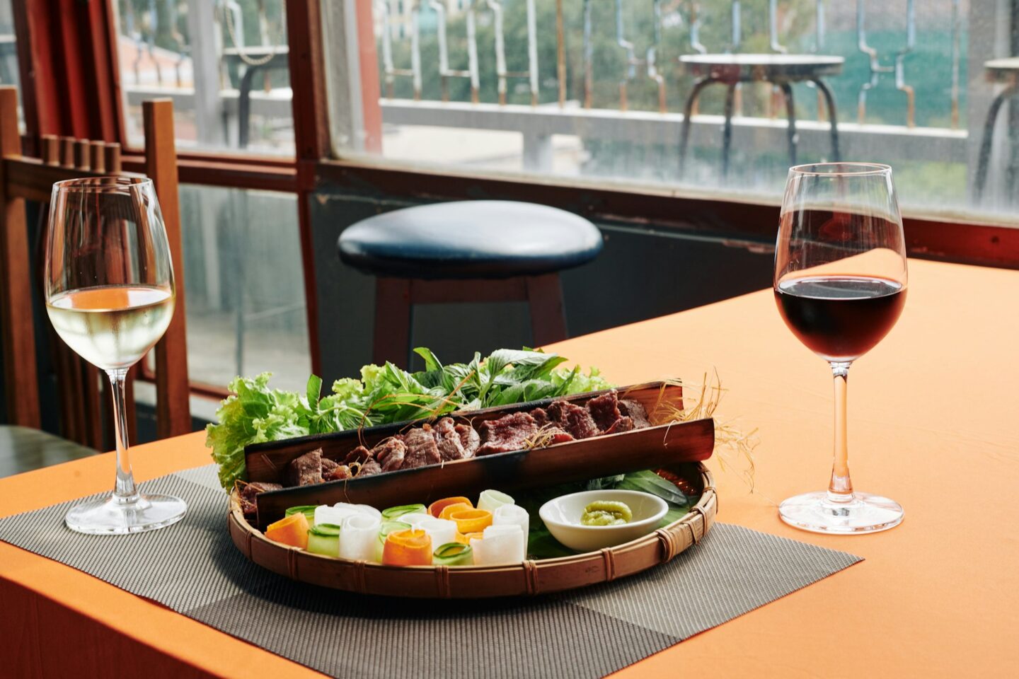 DElicious appetizer and wine