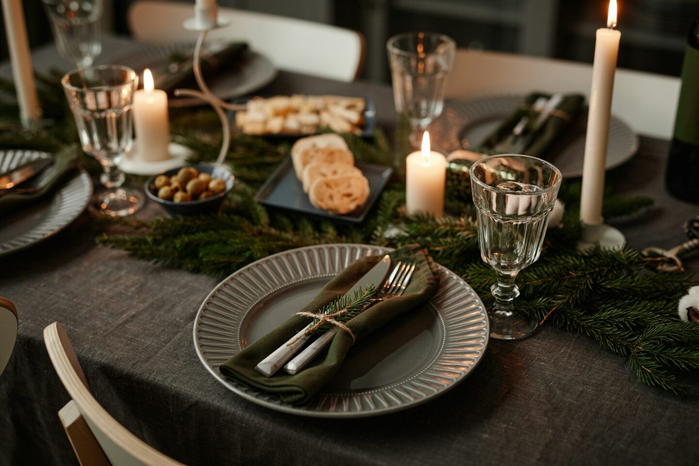 Elegant Christmas Dining Table in Black